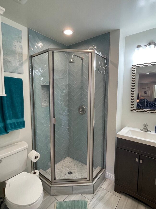 Photo - 2229 S Burnside Ave Unit 1