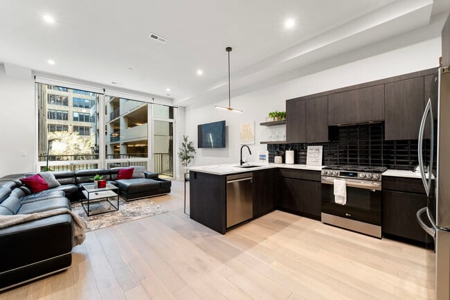 Photo - 318 W Grand Ave Unit ID1244920P