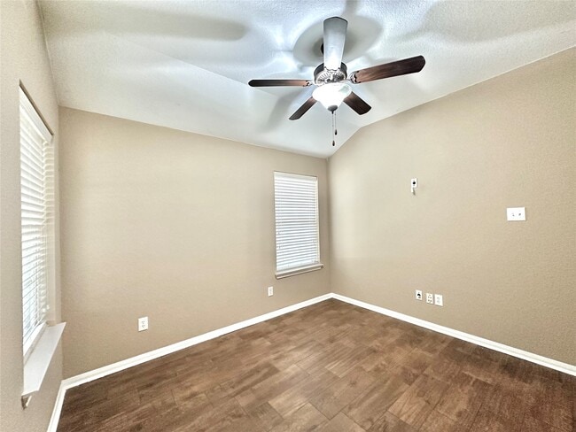 Photo - 6303 Tolstin Lakes Ln