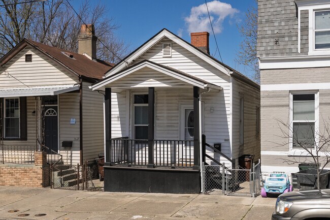 Photo - 411 W 9th St