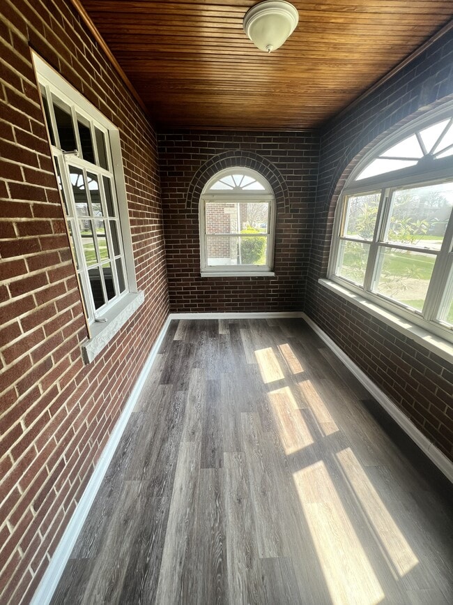 Photo - 5194 Sidney Rd