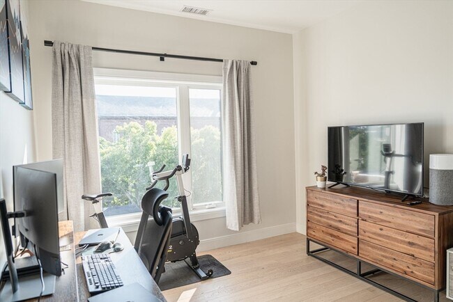 Photo - 295 Maverick St