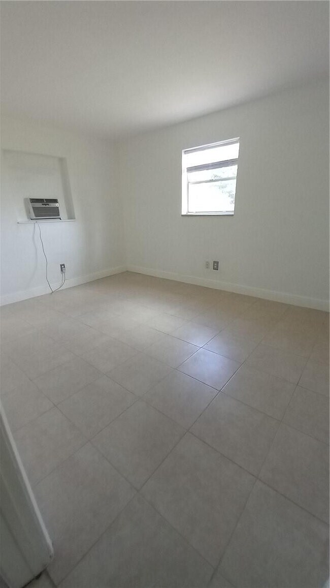 Photo - 330 NW 38th St