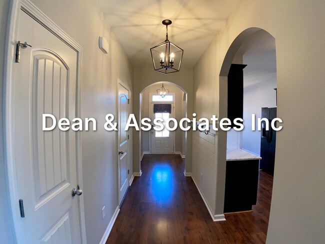 Photo - 305 Chesser Loop Cir