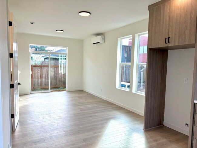 Photo - *MOVE-IN SPECIAL*  St. Johns New Build Townhouse - Bright and Spacious End Unit 2 Bedroom with A/...