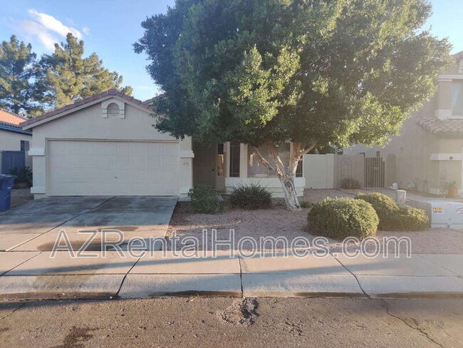 Building Photo - 493 E Cantebria Dr