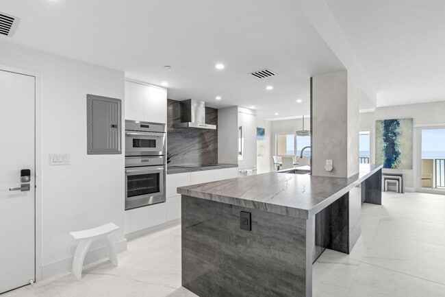 Photo - 4301 N Ocean Blvd Unidad 1706