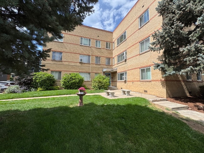 Building Photo - 1101 Bellaire St Unit #204
