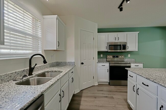 Photo - 2345 Ortega St