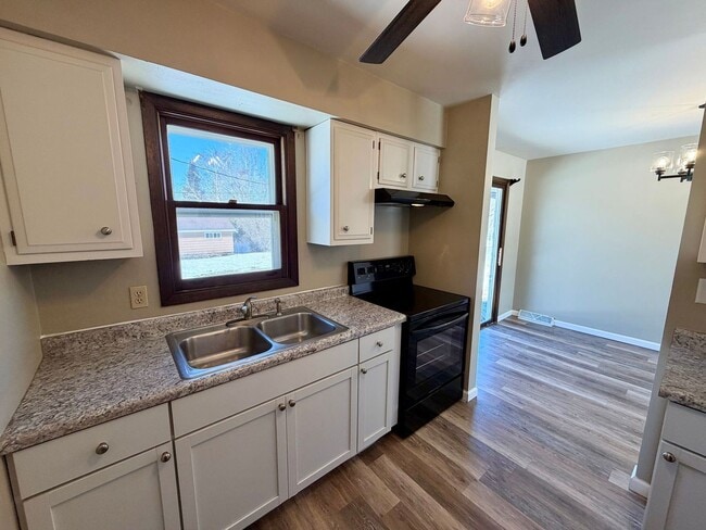 Photo - 1421 Elizabeth St Unit Front