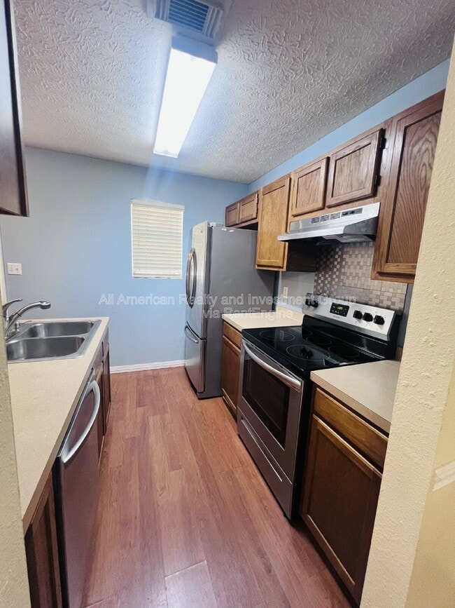 Photo - 1815 Pointed Leaf Ln