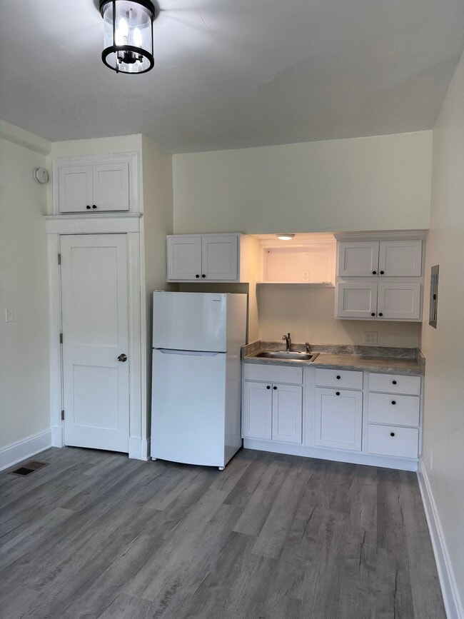 Building Photo - 1564 Chase Ave Unit 1 Rental