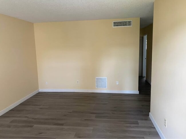 Photo - 6201 SW 37th St Unidad Westwood Condo