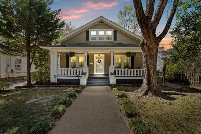 Building Photo - There is a Wow Factor in this Fully Renova... Rental