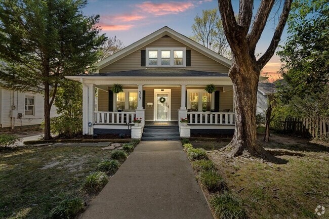 Building Photo - There is a Wow Factor in this Fully Renova... Rental