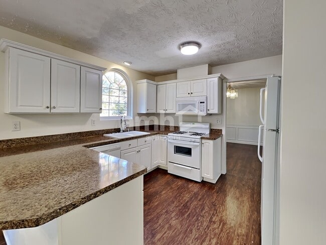 Photo - 820 Madison Chase Way