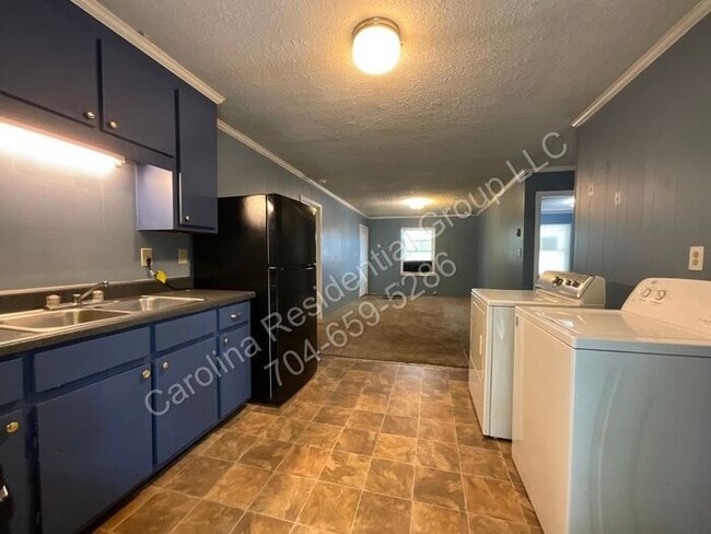 Photo - 1380 Fairley Ave