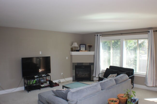 Photo - 3 Bedroom 2.5 Townhome