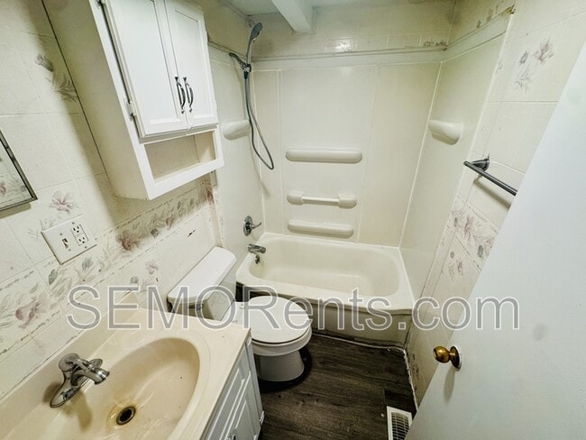 Photo - 335 Edgewood Rd