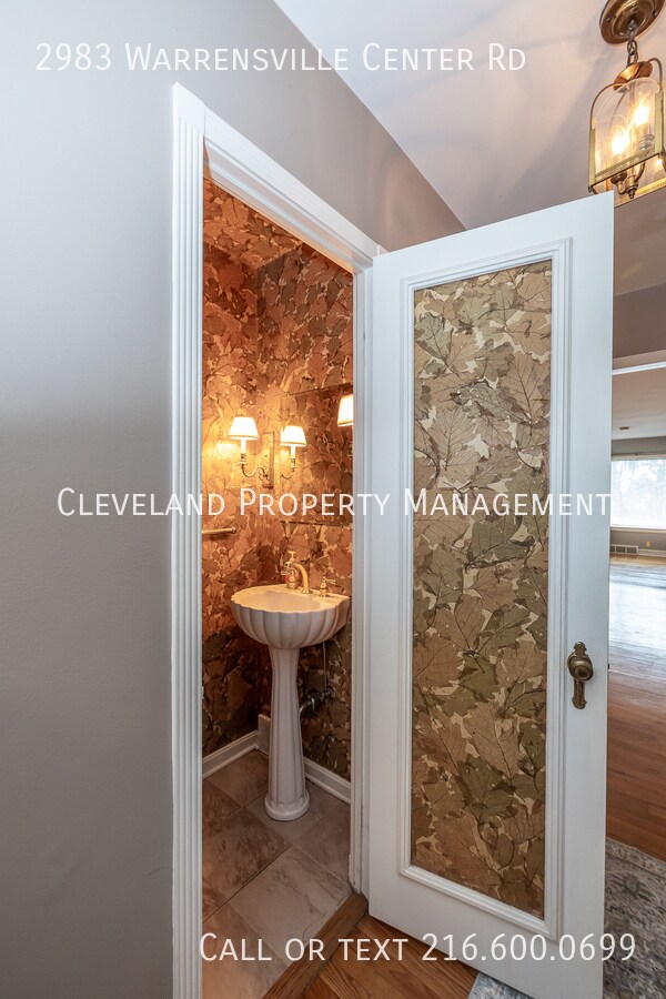 Photo - 2983 Warrensville Center Rd