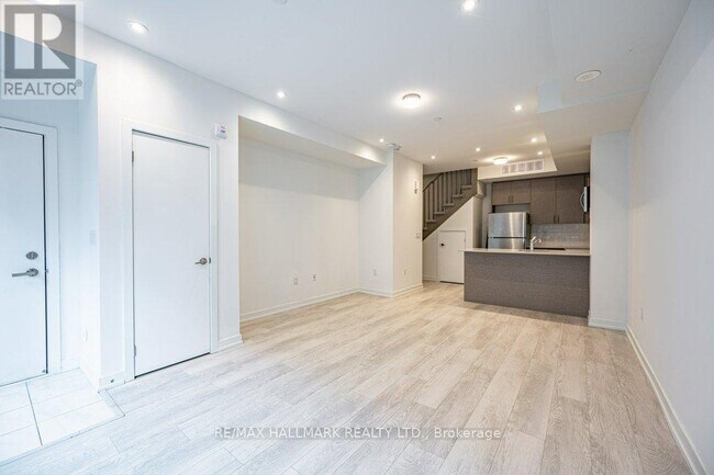 Photo - 3566 Colonial Dr