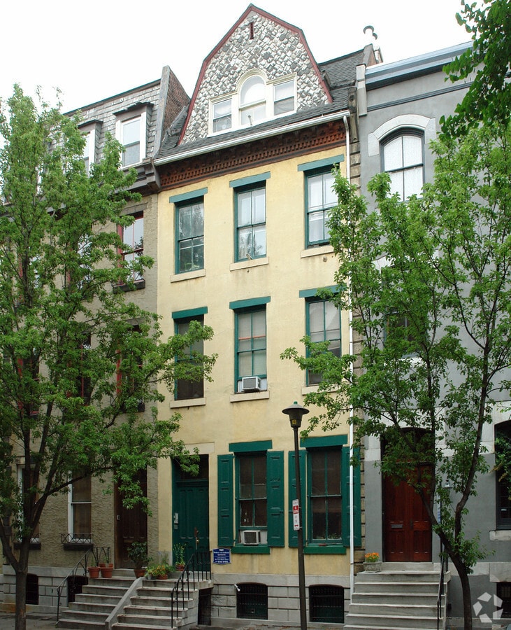 Photo - 2211 St James Pl Apartments