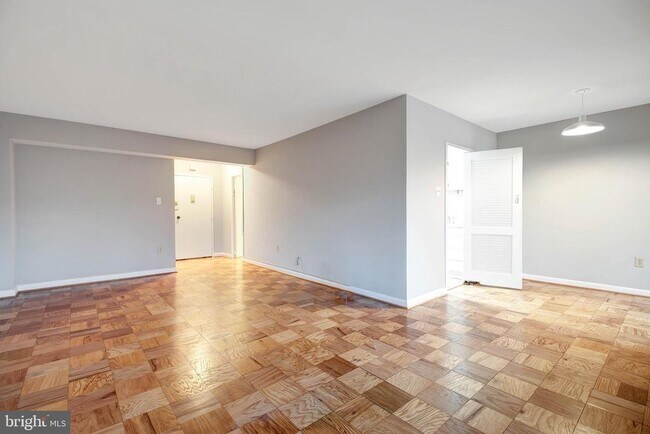 Photo - 4201 Cathedral Ave NW Unit 511E