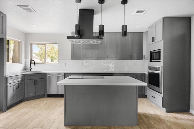 15 Presidio Rd
