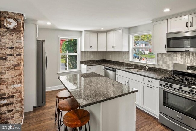 Photo - 2201 Alvin Ave