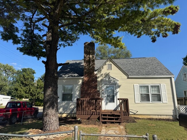 Building Photo - 1596 S Champion Ave