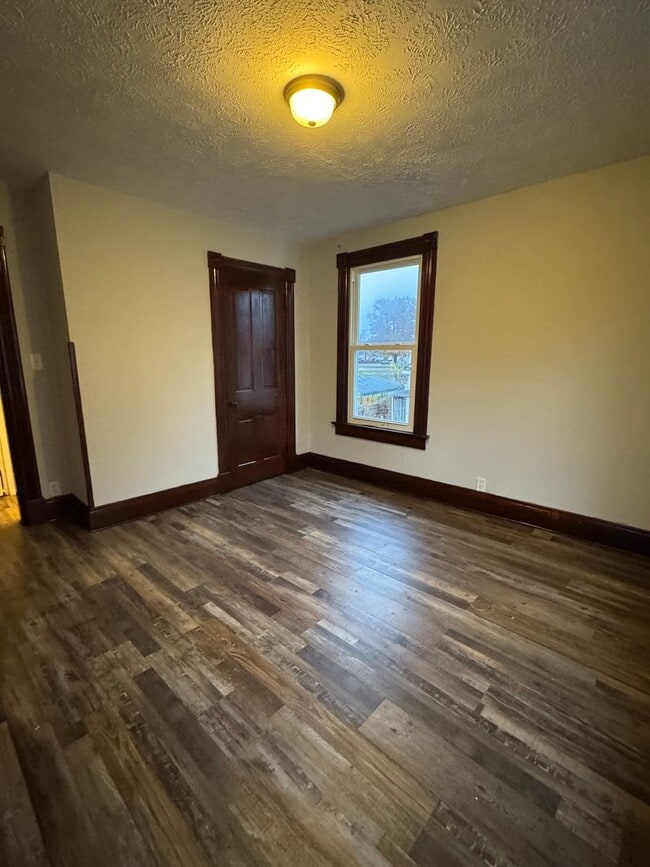 Photo - 1147 Heaton St