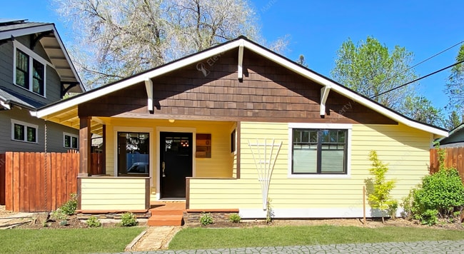Building Photo - Charming Craftsman-Style Home in Desirable Old Bend Neighborhood