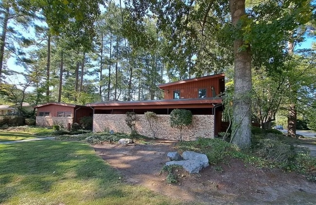 Building Photo - 502 W 33rd St