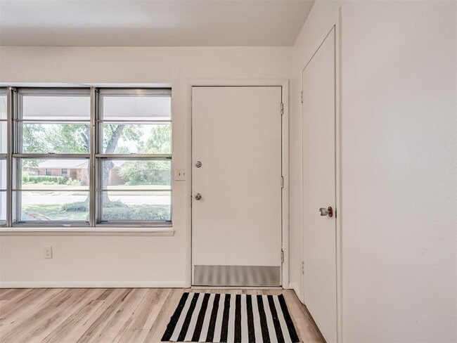 Photo - 39 E 21st St