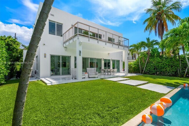 Building Photo - 6050 La Gorce Dr Rental