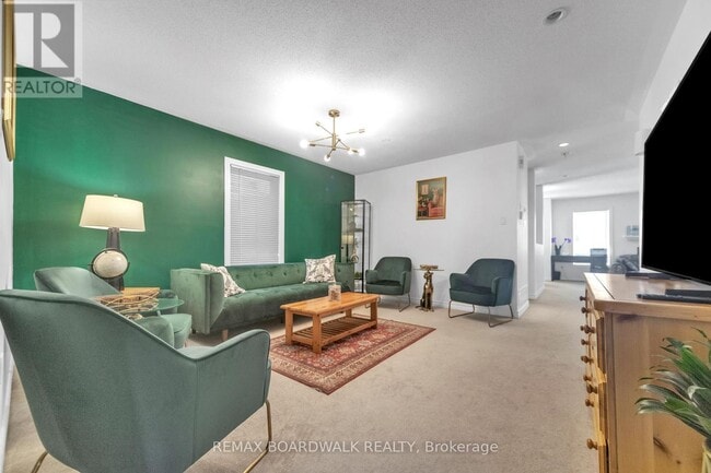 Photo - 604 Paul Métivier Dr.