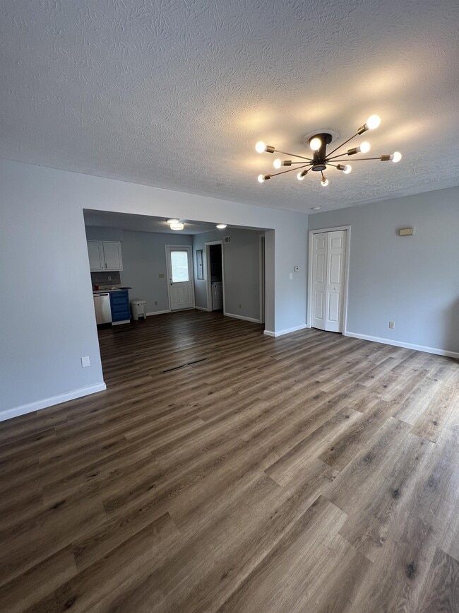 Photo - 1 Cedarstone Rd