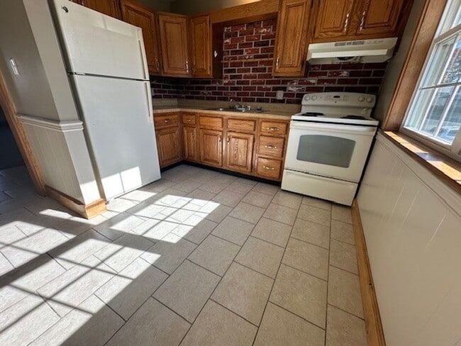 Building Photo - Leola 2 Bedroom 2nd floor