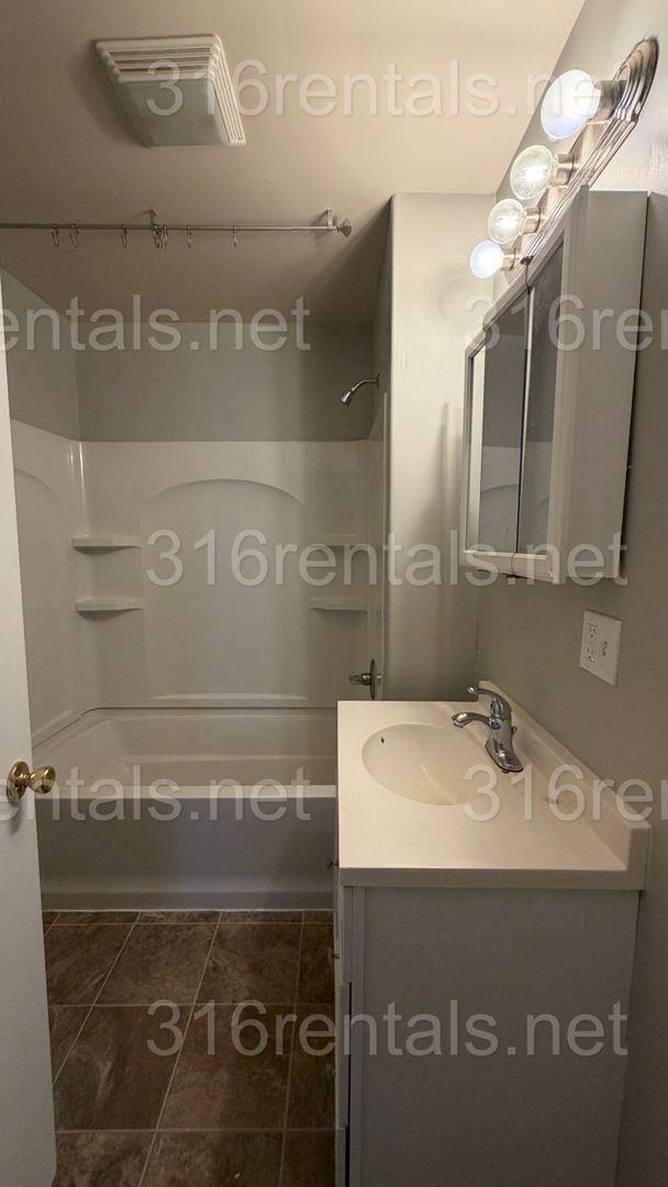 Photo - 522 W 4th Ave