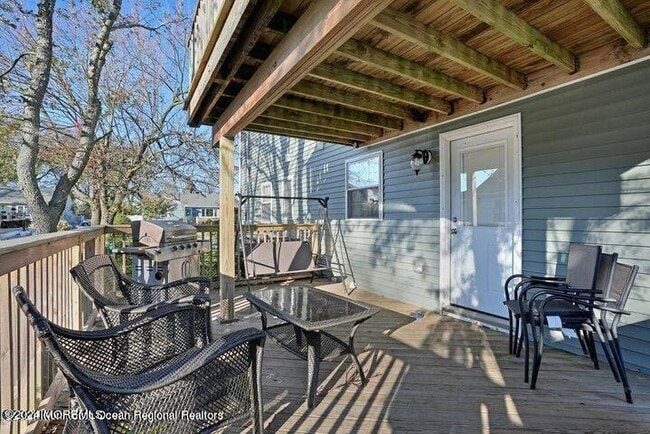 Photo - 272 Hearn Ave