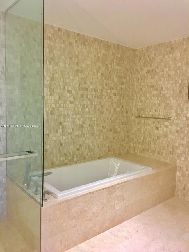 Photo - 88 SW 7th St Unidad 3402