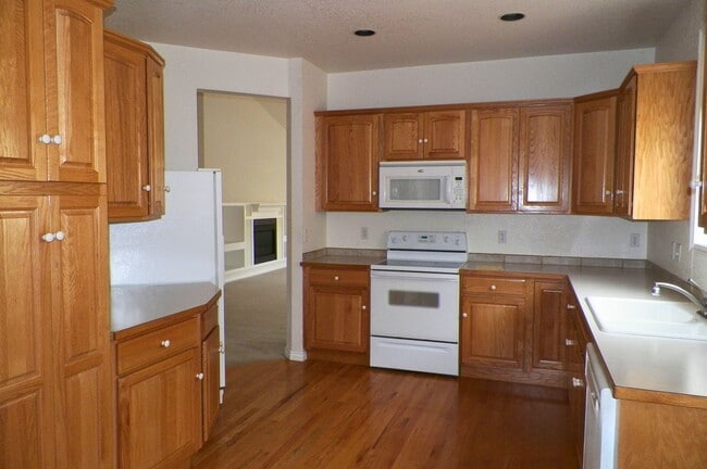 Photo - Spacious Ranch Patio Home in Desirable Southridge – Finished Basement & Garage