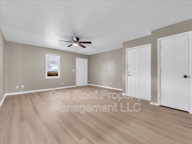 Photo - 1911 Chateau Dr