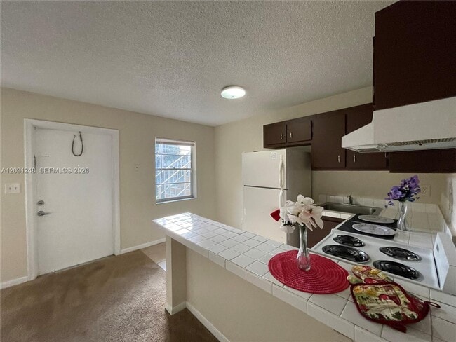 Building Photo - 5192 NE 6th Ave Unit .