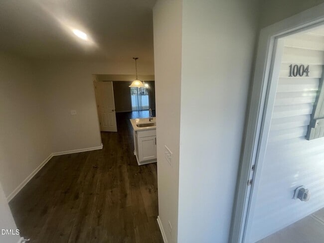 Photo - 1004 Peony Ln