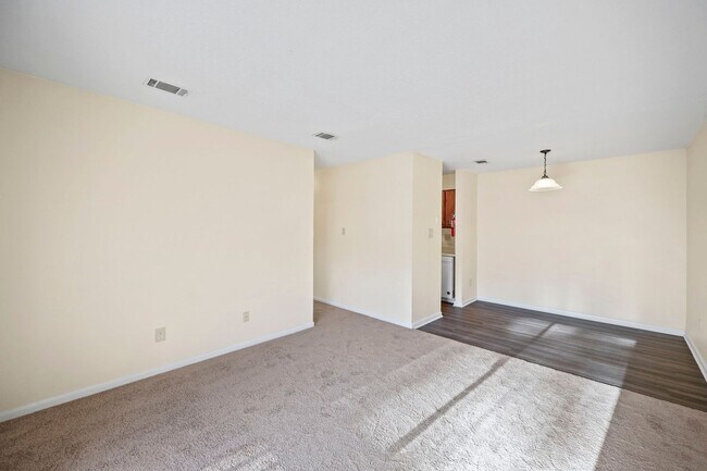 Photo - Country Creek Apartments