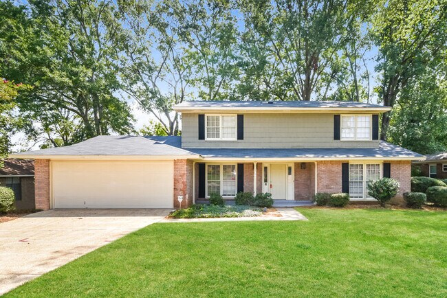 Spacious 4 Bedroom Home - Spacious 4 Bedroom Home