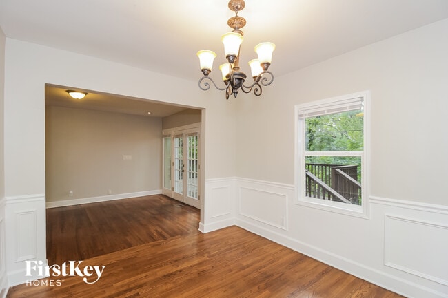 Photo - 476 Rigby St NE