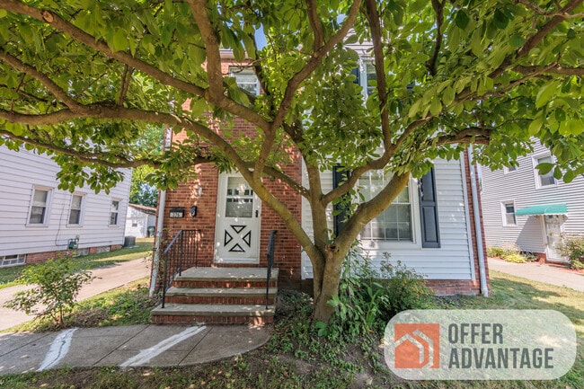 Building Photo - 376 E 215th St