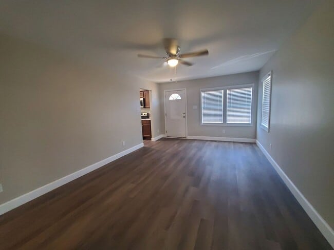 Photo - 1208 Hillsboro St